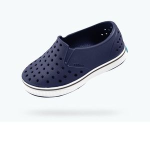 NWT Native navy toddler shoes.